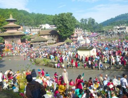 People performing ritual ( Shraddha ) during Kushe Aushi at Gokarna