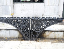 Decorative lamp post at Mahakal Temple