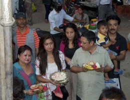 Devotees worshiping Chariot of Rato Machendranath